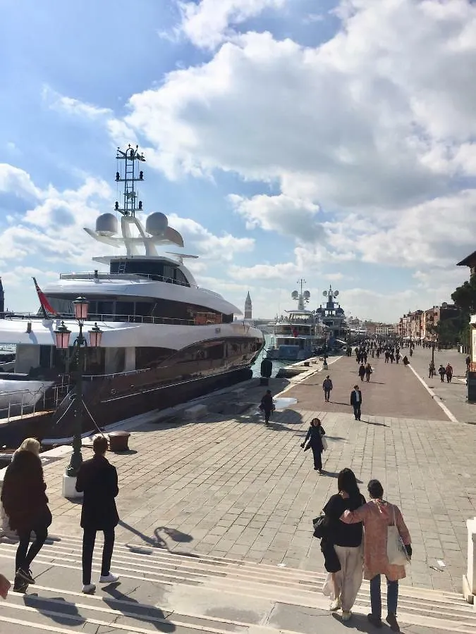 Monolocale La Corte Biennale Venedig 0*,  Italien